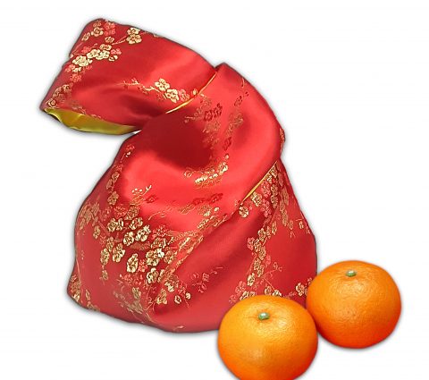 Customizable mandarin orange carrier bag in brocade silk. Ideal for corporate gifts and Chinese New Year promotions. Contact us for bespoke options.